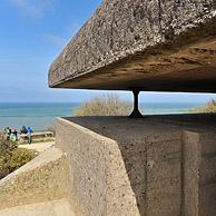 Vuurleidingsbunker van de Marine Küsten Batterie (M.K.B), deel van de Atlantikwall te Longues-sur-Mer, Normandië, Frankrijk
